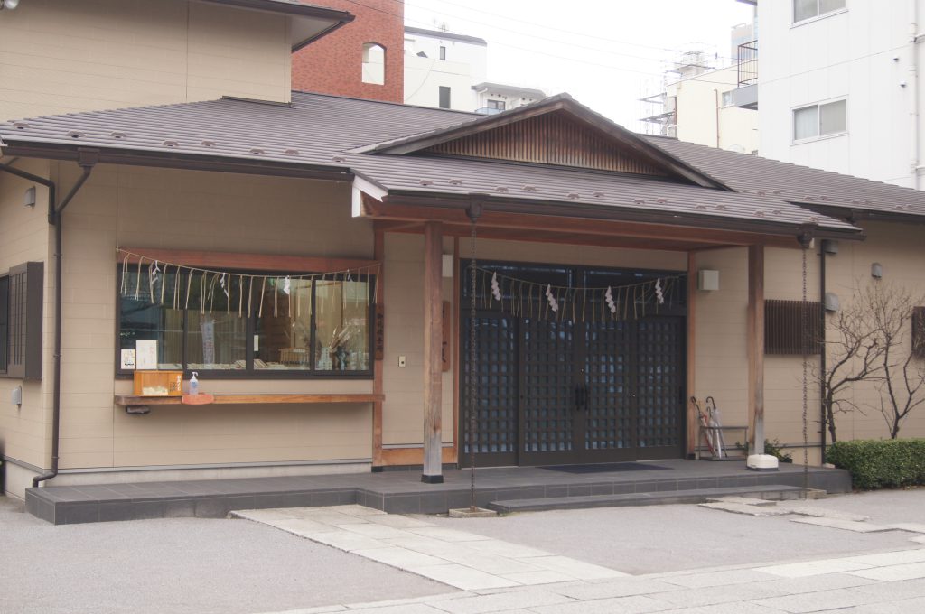 洲﨑神社社務所と豊光殿