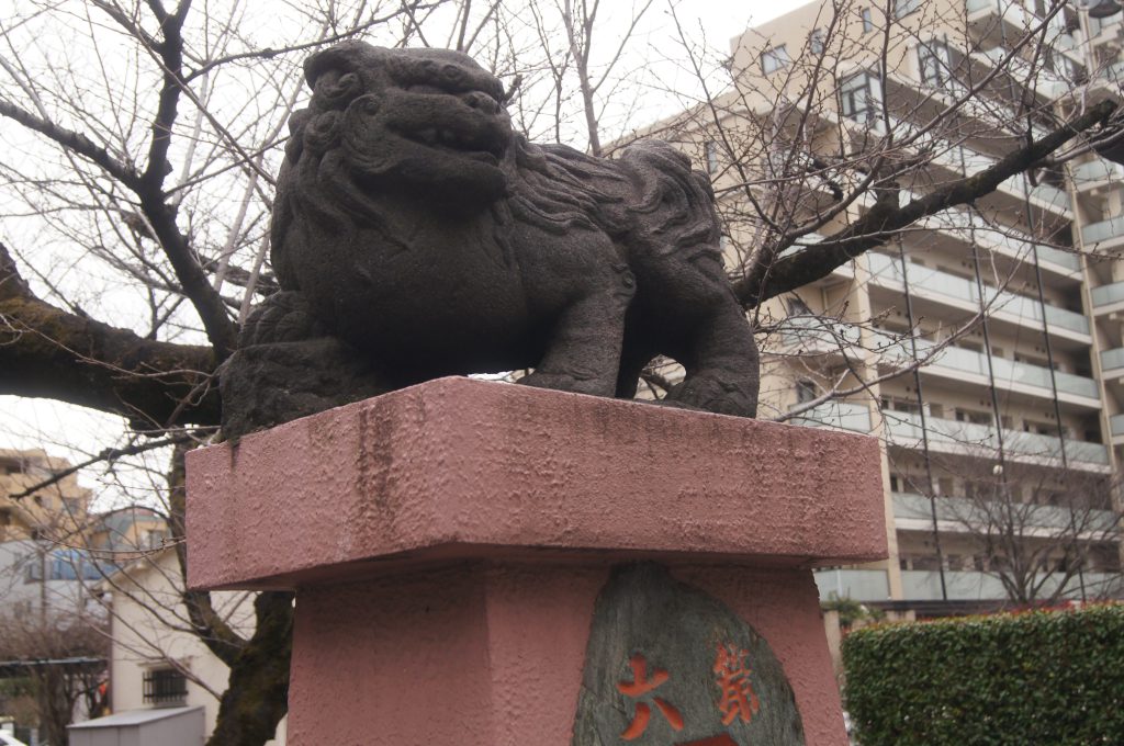洲﨑神社狛犬（阿形）