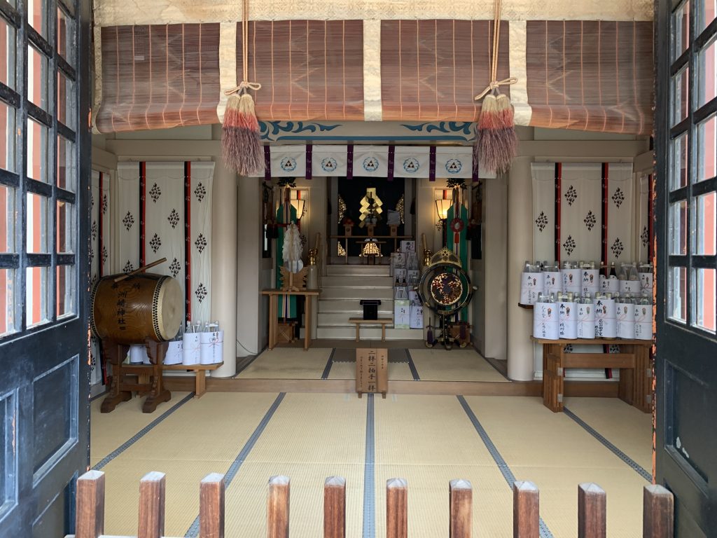 洲﨑神社本殿の中