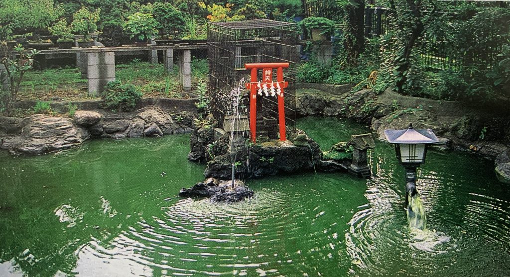 かつて社殿裏にあった弁天池